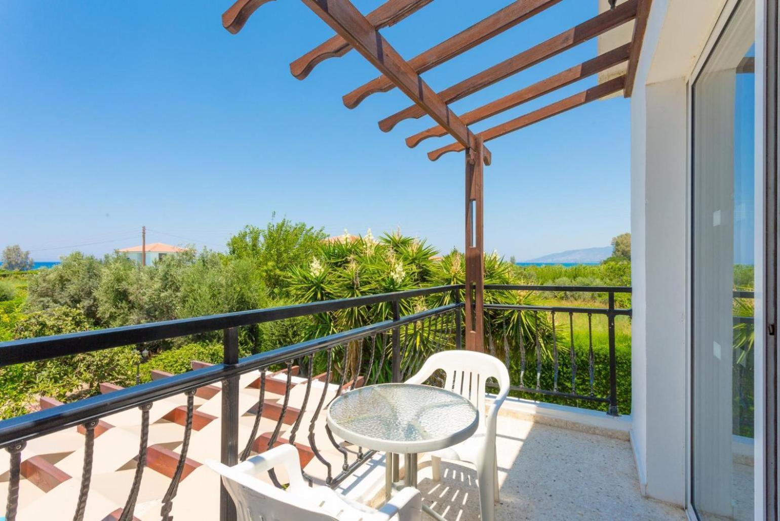 Sun Beach Villa Thio Полис Экстерьер фото